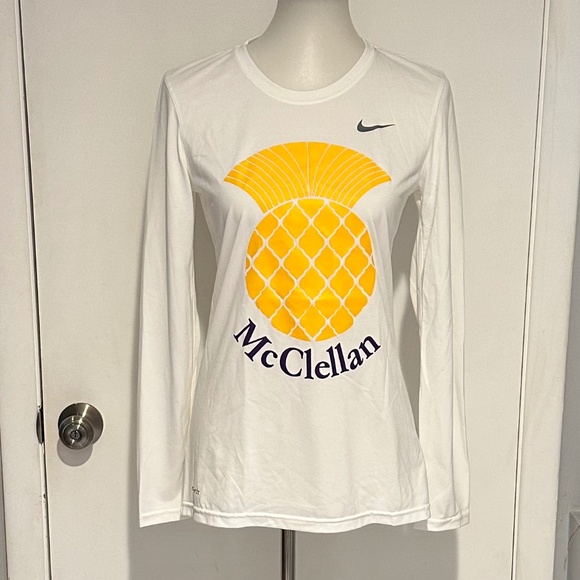 The Nike‎ Tee Women's - Dry Fit -  Long Sleeve - Size M - NEW With Tags. - Picture 1 of 13
